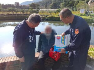 北投竹子湖派出所結合里長新春送暖 關懷老人笑開懷 17 1770862781225 300x225 1