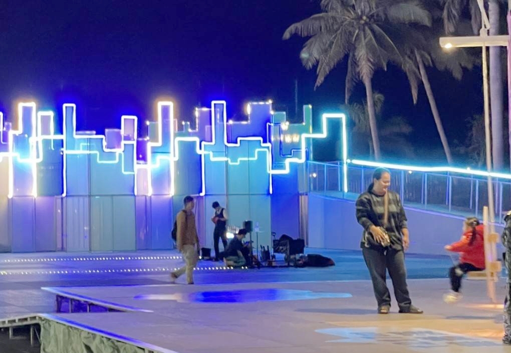 02%E8%8A%B1%E8%93%AE%E6%97%A5%E5%87%BA%E5%A4%A7%E9%81%93%E8%AE%8A%E8%BA%AB%E7%99%BC%E5%85%89%E4%BC%91%E6%86%A9%E5%85%AC%E5%9C%92