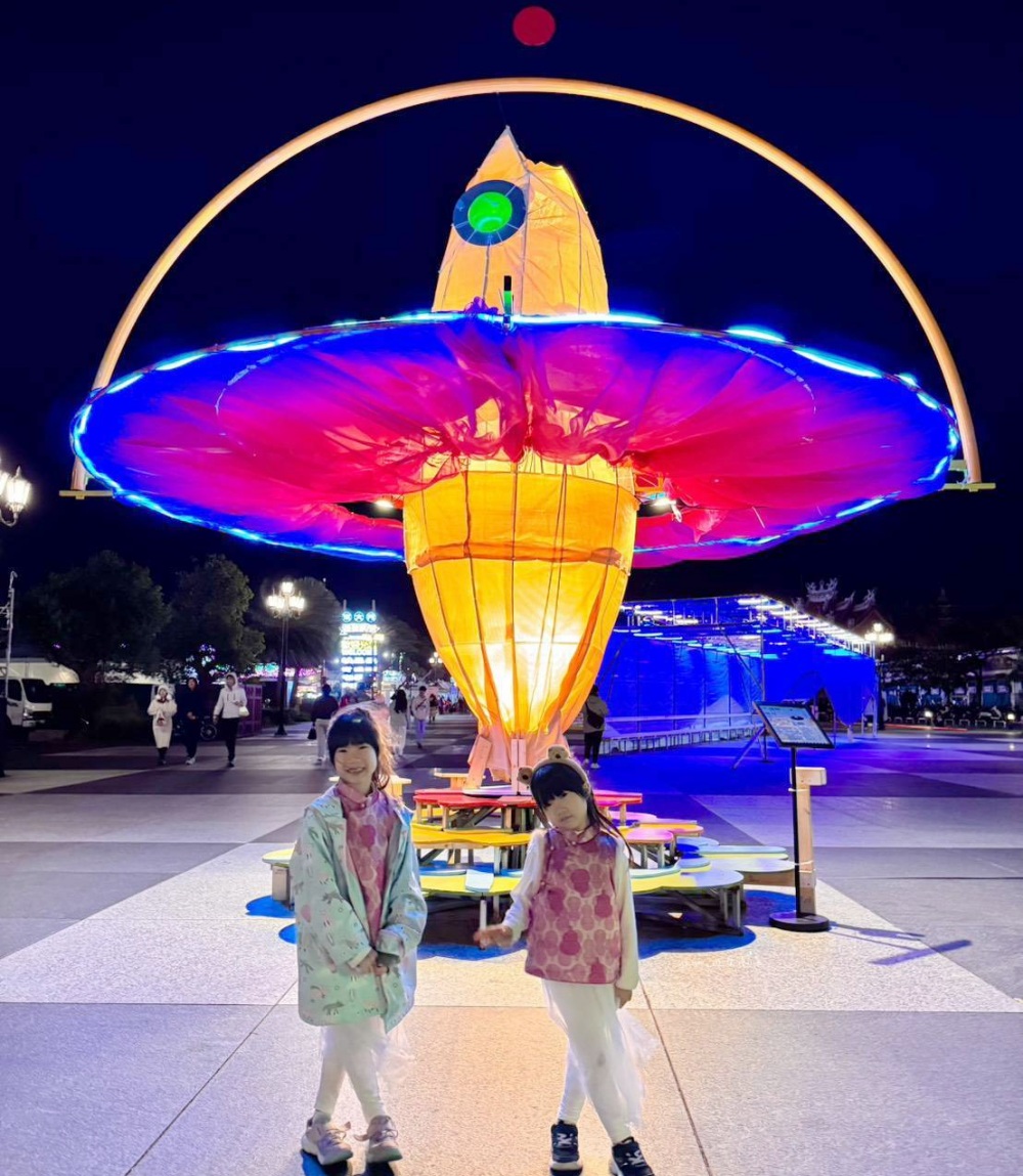 03%E8%8A%B1%E8%93%AE%E6%97%A5%E5%87%BA%E5%A4%A7%E9%81%93%E8%AE%8A%E8%BA%AB%E7%99%BC%E5%85%89%E4%BC%91%E6%86%A9%E5%85%AC%E5%9C%92