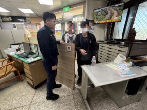 巡邏發現迷途長者 警耐心協助平安團圓 7 1771218727552 300x225 1