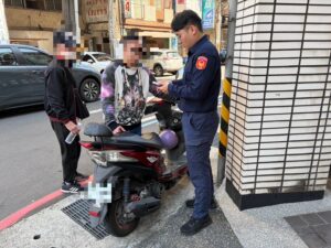 巡邏發現迷途長者 警耐心協助平安團圓 8 1771218727923 300x225 1