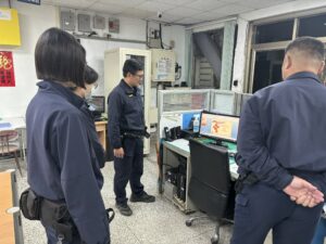 玉里警察分局春節監察防貪作為宣導 15 %E4%B8%89 45 300x225 1