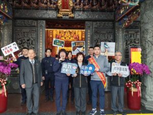 信義警攜手慈惠堂 奉天宮宣導停車分流措施 交安及防詐 市民都說讚 7 %E4%BA%8C 74 300x225 1