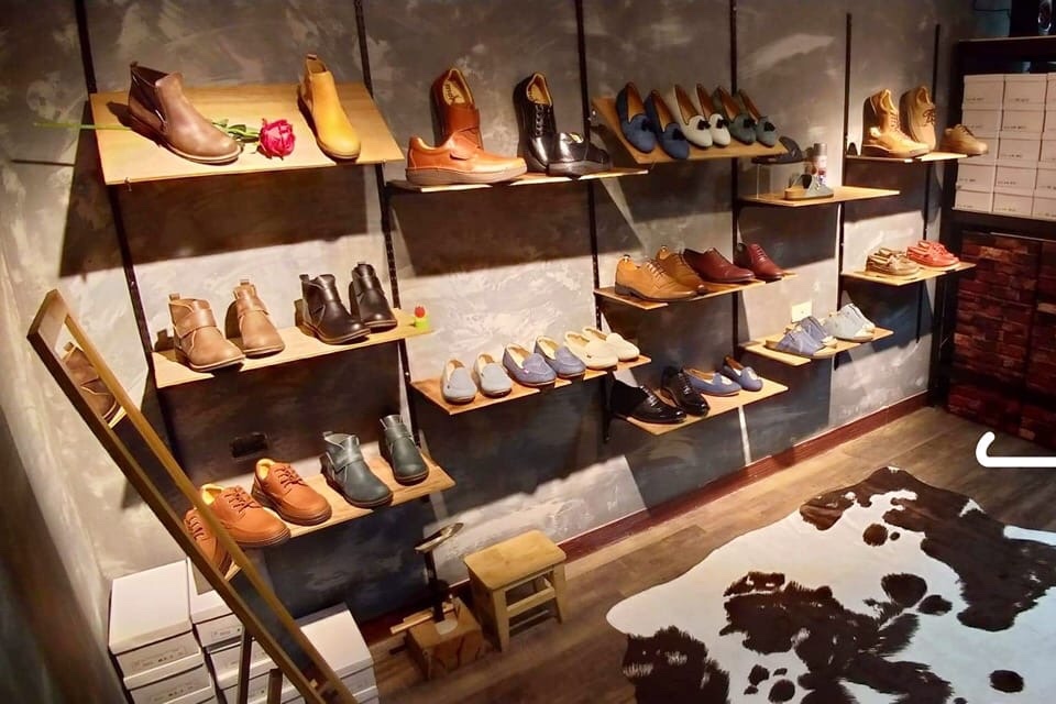 文化幣也可以買學生鞋「凡人與路」 馬年好事成雙享時尚 7 201807%E5%B7%A5%E4%BD%9C%E5%AE%A4%E5%B1%95%E7%A4%BA