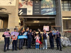 開學日護童勤務啟動 基三警強化校園周邊安全網 5 %E4%B8%80 223 300x225 1