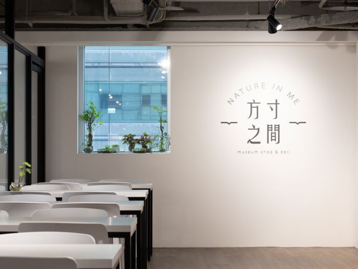 宗博館《僧人眼中的梵蒂岡》攝影展 50幅影像跨越宗教疆界 7 《圖說》展覽空間在世界宗教博物館商店「方寸之間」。〈宗博館提供〉