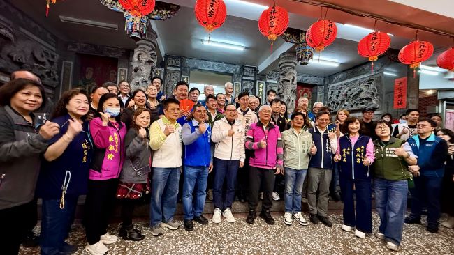 土城三元宮慶元宵 侯友宜參香發「馬上賺錢」福袋爆棚 8 《圖說》土城三元宮元宵節慶祝活動合照。〈民政局提供〉