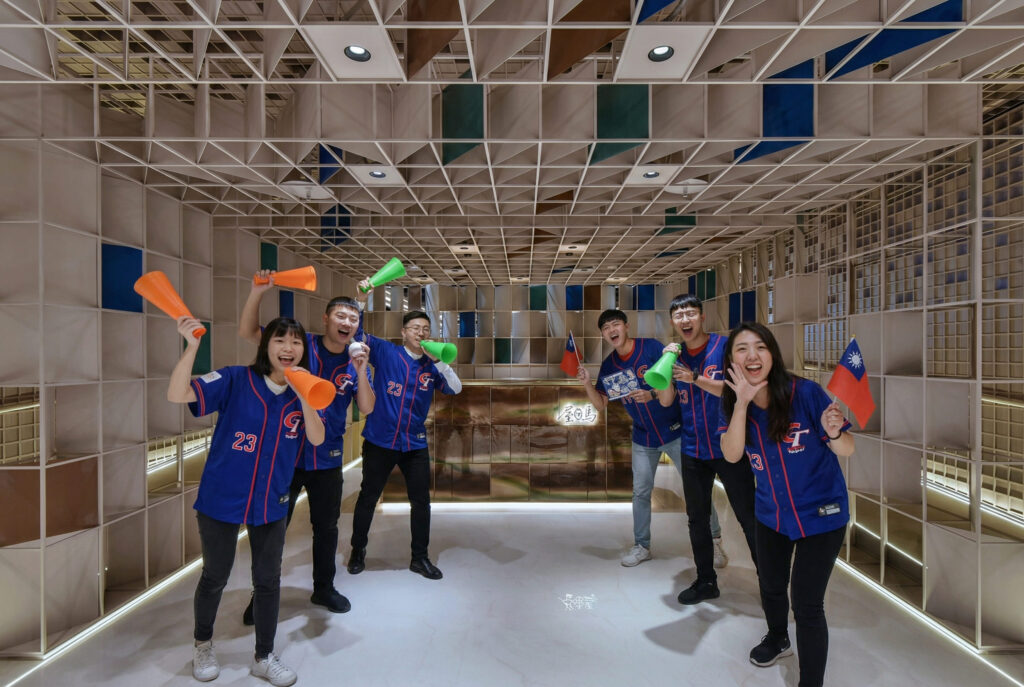 05 %E5%B1%8B%E9%A6%AC%E9%A4%90%E9%A3%B2%E9%9B%86%E5%9C%98%E4%B8%B2%E8%81%AF%E4%B8%89%E5%93%81%E7%89%8C%E6%89%93%E9%80%A0%E5%85%A8%E5%9F%8E%E6%87%89%E6%8F%B4%E8%A1%8C%E5%8B%95 1024x687 1