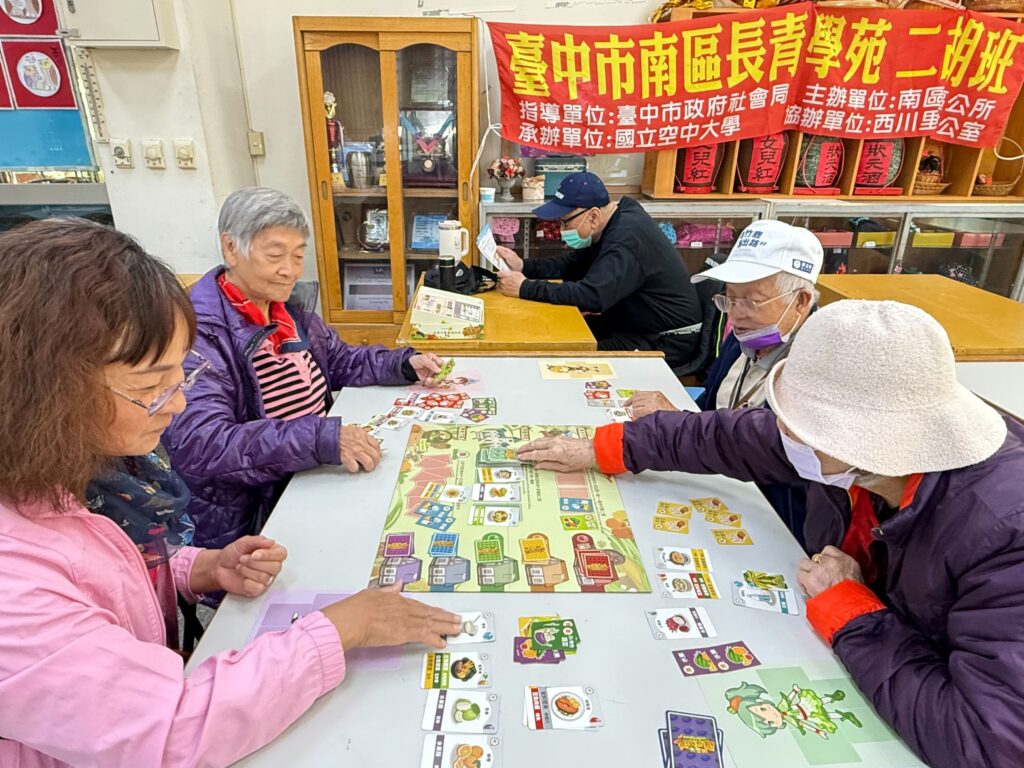 03 2 %E4%B8%AD%E5%B1%B1%E9%86%AB%E5%A4%A7%E5%B0%8E%E5%85%A5%E6%A1%8C%E9%81%8A%E6%96%B9%E5%BC%8F%E6%95%99%E5%B0%8E%E7%A4%BE%E5%8D%80%E9%95%B7%E8%BC%A9%E8%AA%8D%E8%AD%98%E4%B8%89%E9%A4%90%E7%87%9F%E9%A4%8A%E8%A6%81%E7%B4%A0 1024x768 1