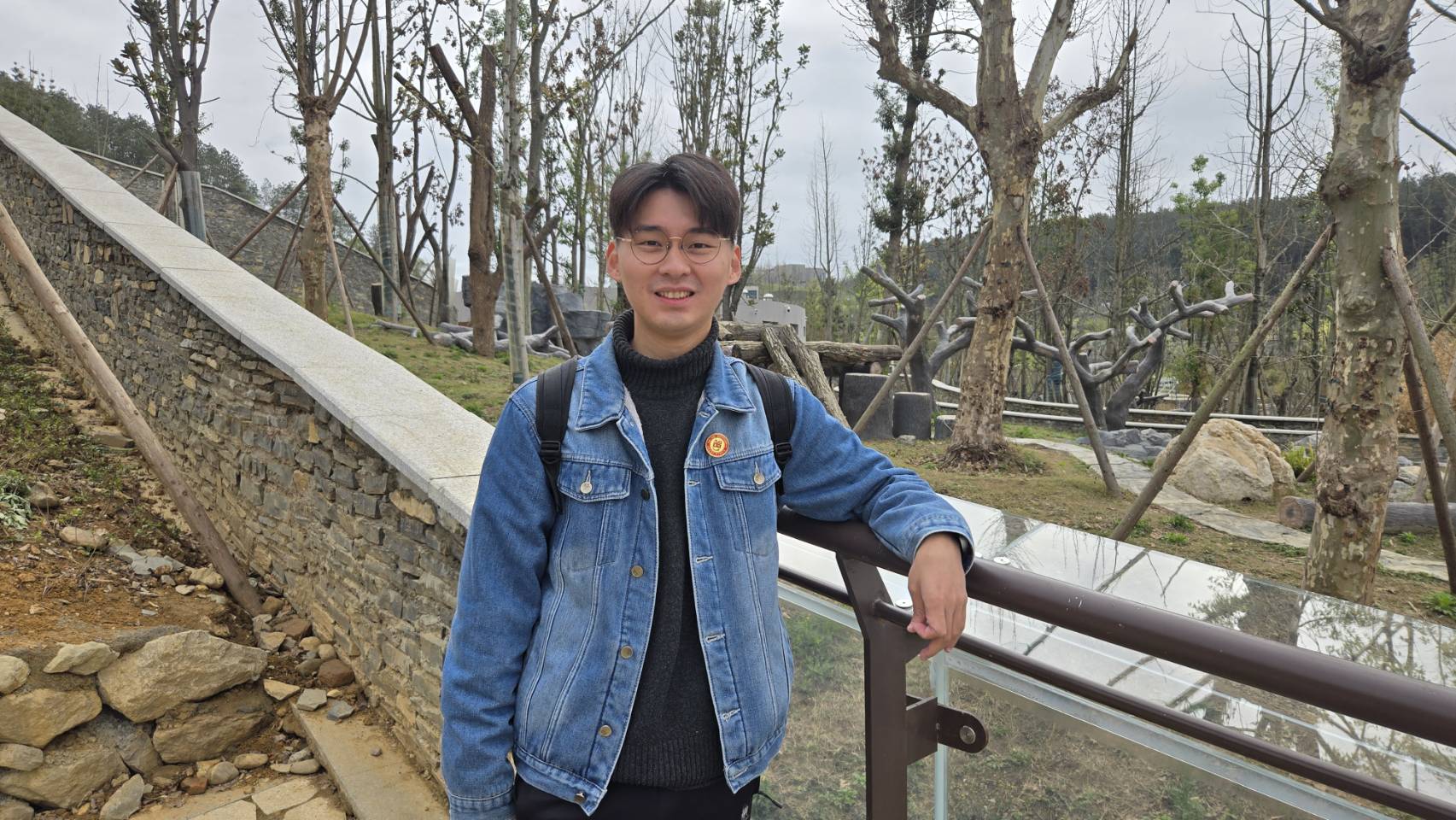 【青睞綿陽 兩岸潼拍-1】一百多位兩岸自媒體人群聚綿陽梓潼 展開72小時極限創拍 4 「台灣毛毛仔」茆致遠最近拍的一支介紹上海治安環境的短影音「台灣青年來到大陸後打破的刻板印象」,受到兩岸青年的熱烈關注。圖/記者宋秉忠攝