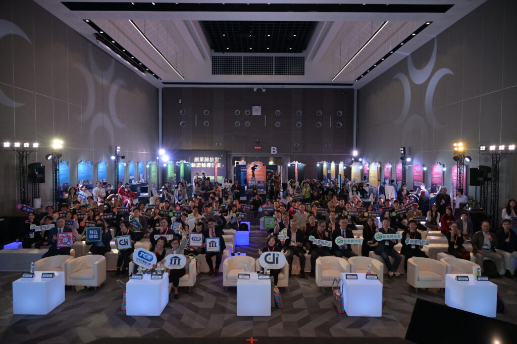 3%E6%99%BA%E6%85%A7%E5%9F%8E%E9%84%89%E5%89%B5%E6%96%B0%E5%8C%AF%E6%B5%81%E6%B2%99%E9%BE%8D%E6%9A%A8%E5%89%B5%E6%A5%AD%E6%AD%B8%E6%95%85%E9%87%8C%E6%8E%88%E8%AD%89%E5%85%B8%E7%A6%AE%E5%85%A8%E5%A0%B4%E5%A4%A7%E5%90%88%E5%BD%B1 1024x683 1