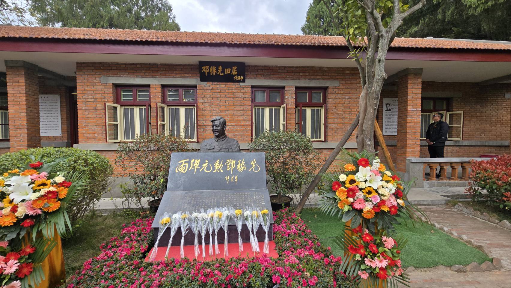 中國兩彈城裡的鄧稼先故居及銅像。圖/記者宋秉忠攝