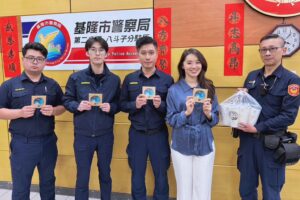 議員送暖挺警 八斗子破毒有功 飲料+特色杯墊加油打氣 5 MEITU 20260318 115449323 300x200 1