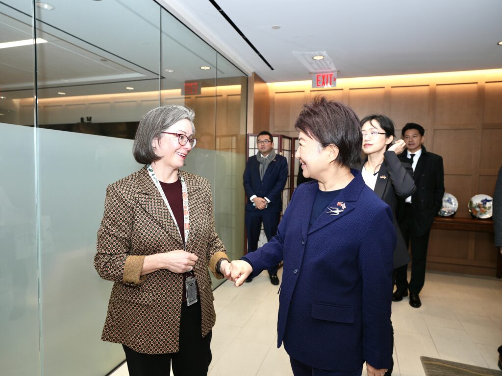 %E7%BE%8E%E5%9C%8B%E5%9C%A8%E5%8F%B0%E5%8D%94%E6%9C%83%E8%8F%AF%E7%9B%9B%E9%A0%93%E7%B8%BD%E9%83%A8%E5%9F%B7%E8%A1%8C%E7%90%86%E4%BA%8B%E8%97%8D%E9%B6%AF%E8%88%87%E7%9B%A7%E5%B8%82%E9%95%B7 1024x768 1