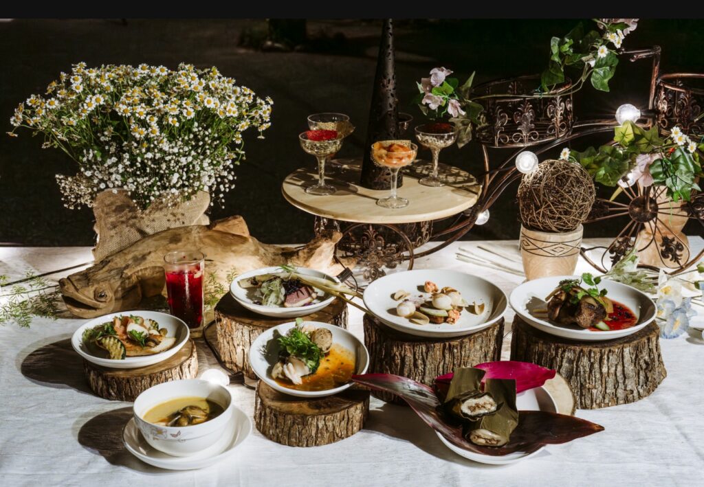 沉浸歐式湖光山林、享用在地知名私廚聯名餐點,理想大地推出全新旅宿體驗 12 %E5%9C%96%E8%AA%AA9%E8%A2%AB%E8%AD%BD%E7%82%BA%E8%8A%B1%E8%93%AE%E9%A2%A8%E5%9C%9F%E8%A9%A9%E4%BA%BA%E5%9C%A8%E5%9C%B0%E4%B8%BB%E5%BB%9A%E8%91%89%E5%BF%97%E9%BE%8D%E8%88%87%E7%90%86%E6%83%B3%E5%A4%A7%E5%9C%B0%E9%A3%AF%E5%BA%97%E4%B8%BB%E5%BB%9A%E6%88%B4%E9%A0%86%E4%BA%AE%E9%9B%99%E5%9C%98%E9%9A%8A%E5%90%88%E4%BD%9C%E8%81%AF%E6%89%8B%E6%89%93%E9%80%A0 2026%E5%BF%83%E6%B5%81%E9%A2%A8%E5%9C%9F%E7%89%B9%E8%89%B2%E6%96%99%E7%90%86 1024x709 1