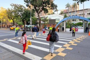 開學日守護校園 交通安全與反詐 大同警築起平安通學路 7 MEITU 20260223 092836291 300x200 1