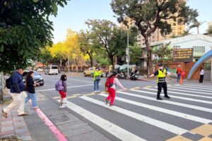 開學日守護校園 交通安全與反詐 大同警築起平安通學路 8 MEITU 20260223 092849926 300x200 1