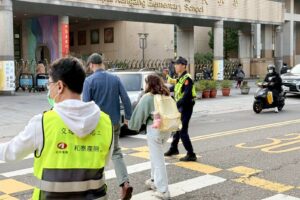 年後開學首日 南港警守護學童安心上學 8 MEITU 20260223 111623793 300x200 1