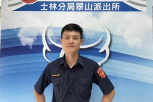 山區苦無機車行與鎖匠 民眾鑰匙反鎖受困 士林警化身及時雨暖心解圍 3 MEITU 20260322 144804627 300x200 1