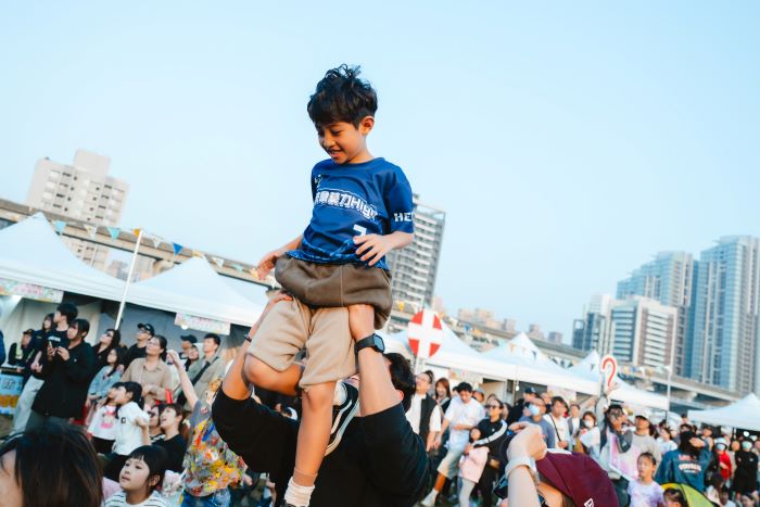 兩日64萬人次創新高 新北春紛節圓滿落幕相約明年見 11 《圖說》春紛節吸引民眾親子同樂。〈高灘處提供〉