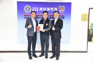 %E4%B8%89 23 300x200 1