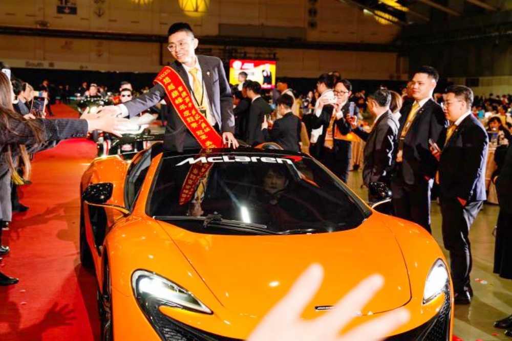 04%E6%B0%B8%E6%85%B6%E6%88%BF%E5%B1%8B2025%E5%B9%B4%E5%BA%A6%E6%A5%AD%E7%B8%BE%E5%86%A0%E8%BB%8D%E5%90%B3%E6%94%BF%E9%99%BD%E5%88%86%E4%BA%AB%E6%B0%B8%E6%85%B6%E6%88%BF%E5%B1%8B%E7%9A%84%E8%AA%A0%E5%AF%A6%E5%93%81%E7%89%8C%E6%98%AF%E5%B9%AB%E5%8A%A9%E4%BB%96%E6%8B%89%E8%BF%91%E8%88%87%E5%AE%A2%E6%88%B6%E4%B9%8B%E9%96%93