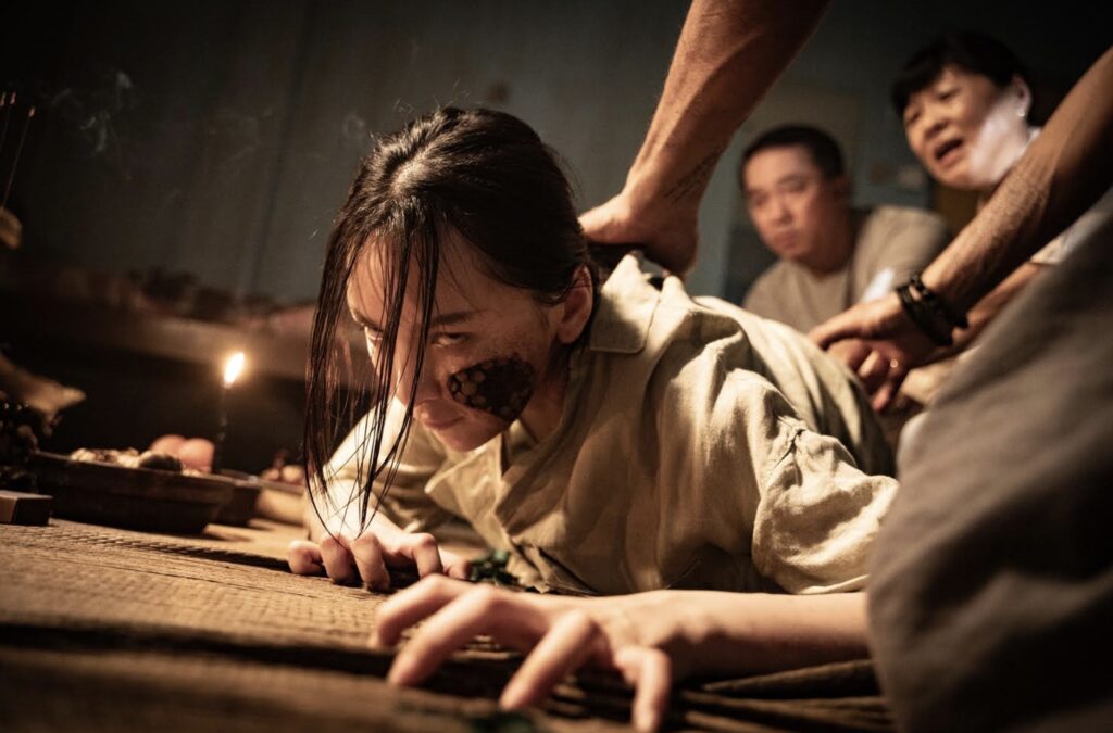 「降頭百科全書」恐怖鉅片《蠱降》上映一周登馬來西亞影史最賣座華語恐怖電影 5 %E4%B8%8B%E5%8D%88256 2026 3 27%E7%9A%84%E5%BD%B1%E5%83%8F 1024x675 1