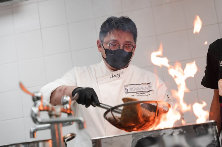 經典傳統PK職人創新 新北「黑白切」決賽登場 15 《圖說》參賽對象橫跨知名飯店餐廳廚師與巷弄市場職人,經過兩階段激烈評選後,兩組前五強晉級決賽。〈經發局提供〉