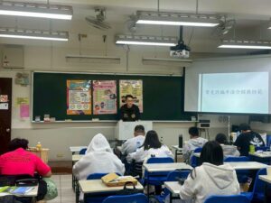 基警前進校園宣導反詐騙 強化學生防詐觀念 8 1774604017632 300x225 1