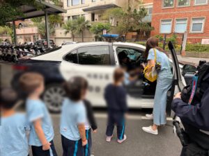 小小警察上線 內湖警讓幼兒學童認識警察 6 1774659529706 300x225 1