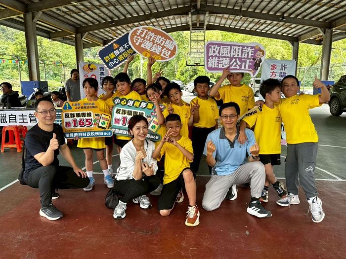 結合村運熱潮 宜蘭文化局反賄與防詐意識深入社區 5 《圖說》「守規拚場靠實力、反賄識詐守正義」宣導活動民眾反應熱烈。〈文化局提供〉