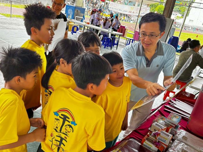 結合村運熱潮 宜蘭文化局反賄與防詐意識深入社區 6 《圖說》宜蘭縣政府文化局廉政宣導深耕校園。〈文化局提供〉