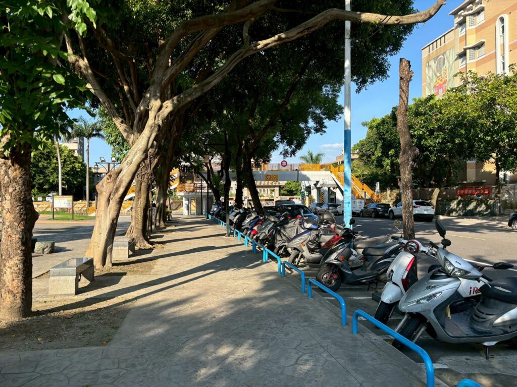 板橋第一運動場翻轉! 「森活走廊」榮獲國家級景觀大獎肯定 2 %E6%B5%B7%E5%B1%B1%E8%B7%AF%E5%81%B4 %E6%96%BD%E5%B7%A5%E5%89%8D 1024x767 1