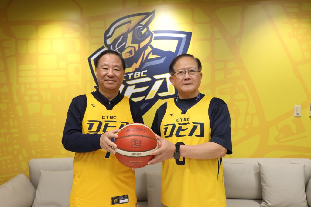 中信特攻攜手籃球名人堂! 理事長葛永光開球傳承籃球精神 6 S 15351862 1024x683 1