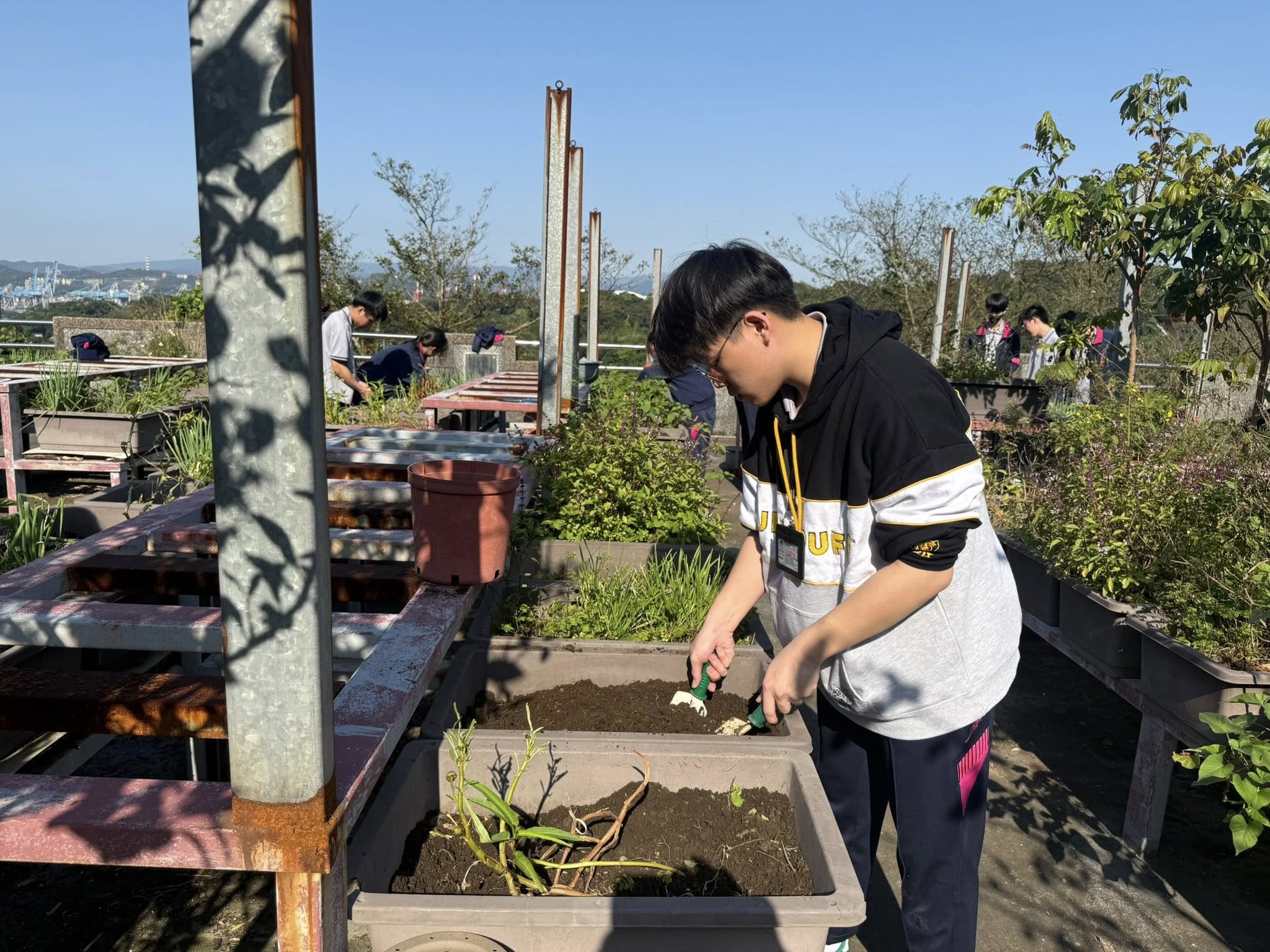 二信高中「開心農場」選修課程培養高中生環境永續的社會責任 9 651322744 25816656161370436 4796914481645424738 n