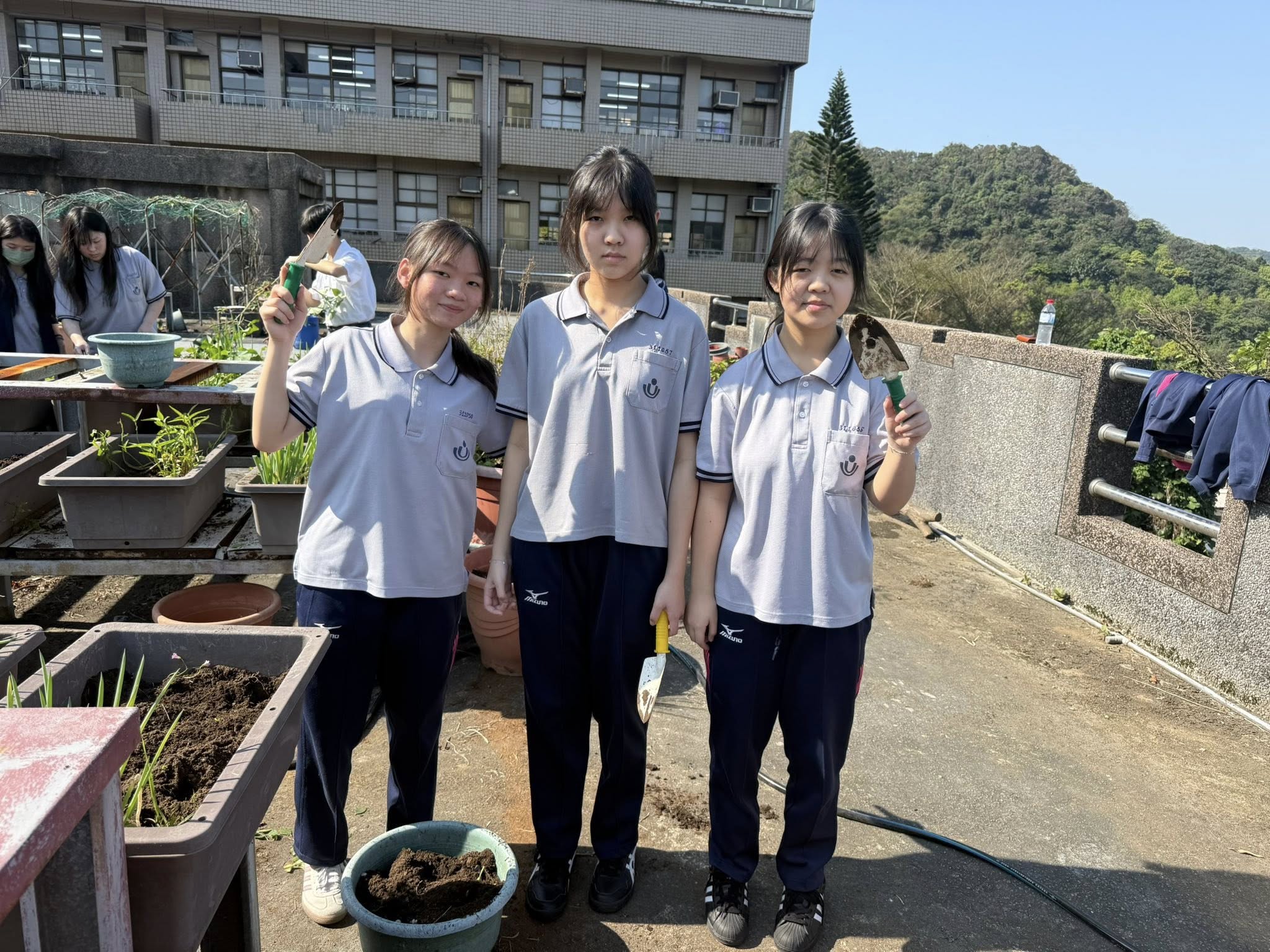 二信高中「開心農場」選修課程培養高中生環境永續的社會責任 12 653810355 25816778224691563 5570047329244700038 n