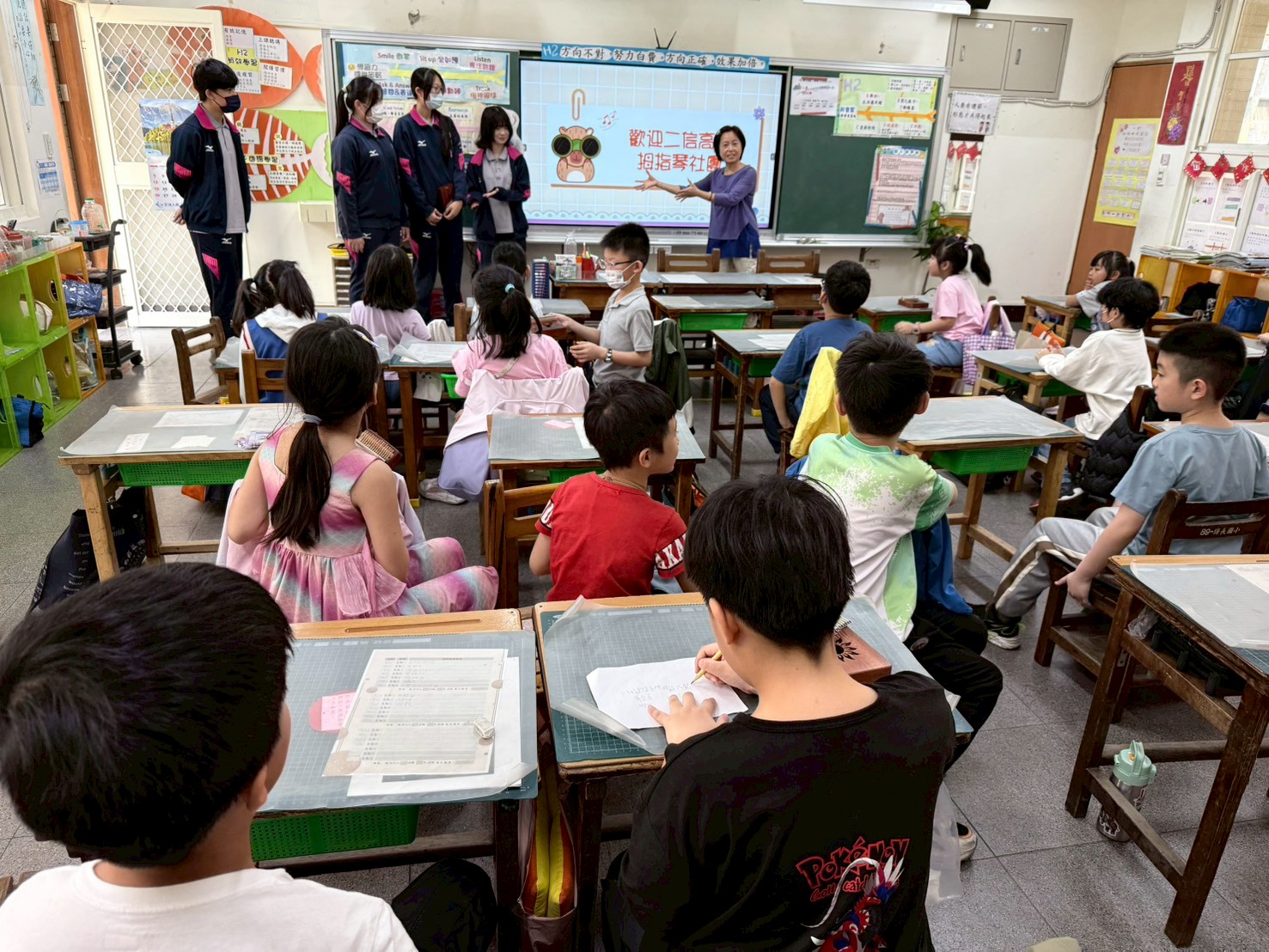 二信高中林可薰攜手拇指琴社回母校分享保長國小7個核心習慣 10 LINE ALBUM 1150410%E4%BF%9D%E9%95%B7%E5%9C%8B%E5%B0%8F%E5%B1%95%E6%BC%94 260410 1