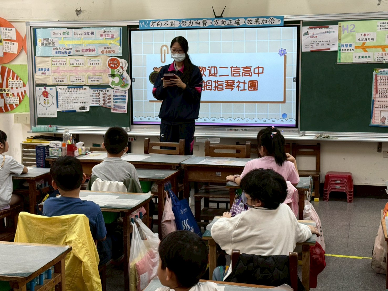 二信高中林可薰攜手拇指琴社回母校分享保長國小7個核心習慣 11 LINE ALBUM 1150410%E4%BF%9D%E9%95%B7%E5%9C%8B%E5%B0%8F%E5%B1%95%E6%BC%94 260410 5
