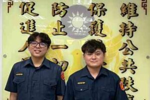 獨居翁痼疾復發 萬華雙警背上樓協助返家 2 MEITU 20260411 084414974 300x200 1