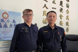 鐵漢柔情 老婦看診回程體力不支 士林暖警 愛心背負 助返家 2 MEITU 20260411 103111144 300x200 1