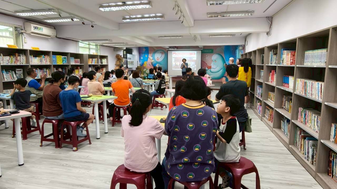 二信高中攜手東光國小舉辦「傳承創新愛基隆」親子鞋作體驗活動 10 LINE ALBUM 20260412 260412 2