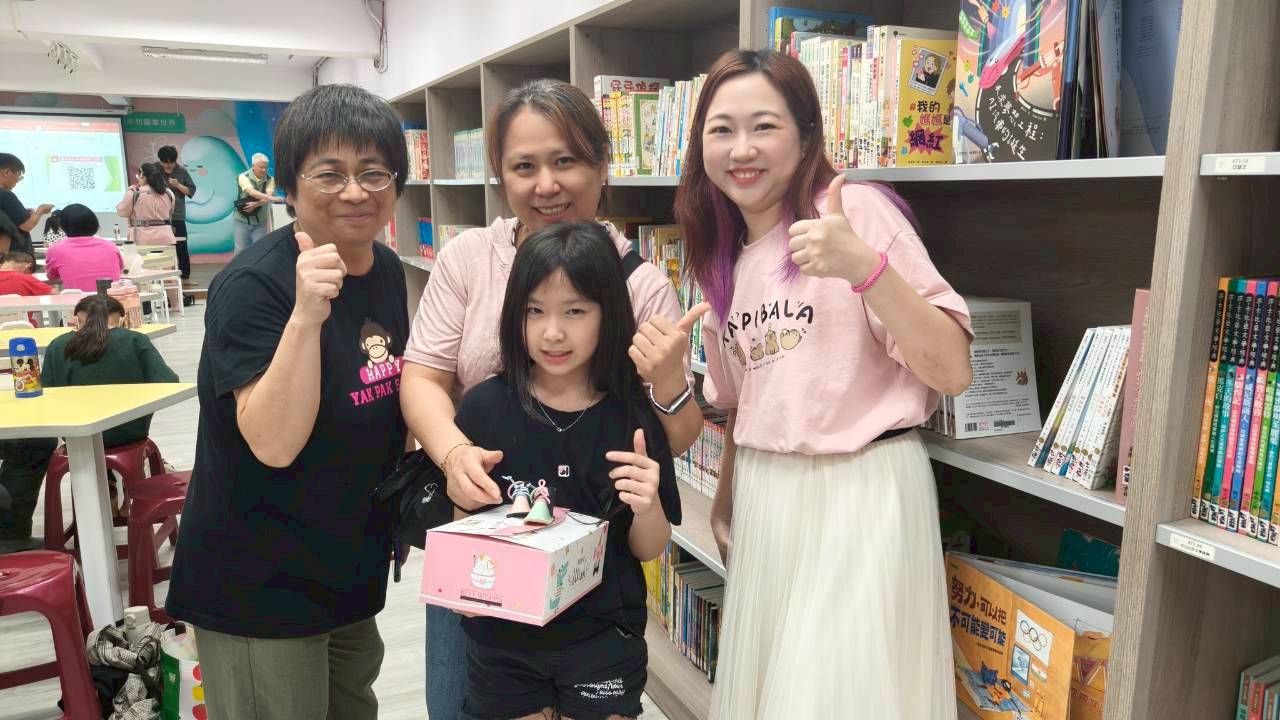 二信高中攜手東光國小舉辦「傳承創新愛基隆」親子鞋作體驗活動 12 LINE ALBUM 1150412%E6%9D%B1%E5%85%89%E5%9C%8B%E5%B0%8F%E8%A6%AA%E5%AD%90%E9%9E%8B%E4%BD%9C 260412 1