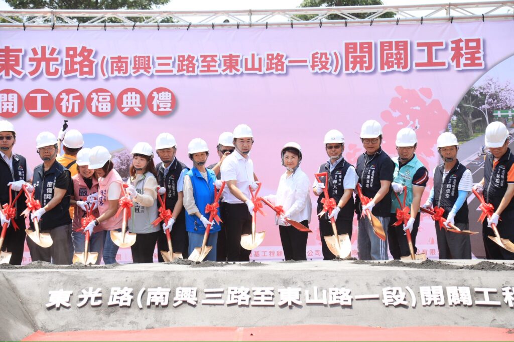 改善北屯交通瓶頸 中市府投63億闢東光路動工 2 63%E5%84%84%E9%96%8B%E9%97%A2%E6%9D%B1%E5%85%89%E8%B7%AF %E9%97%9C%E9%8D%B5%E8%B7%AF%E6%AE%B5%E4%BB%8A%E5%8B%95%E5%B7%A5 %E7%9B%A7%E5%B8%82%E9%95%B7 %E5%AF%A6%E8%B3%AA%E5%88%86%E6%B5%81%E8%A7%A3%E6%B1%BA%E5%9C%B0%E6%96%B9%E4%BA%A4%E9%80%9A%E5%A3%85%E5%A1%9E 1024x683 1