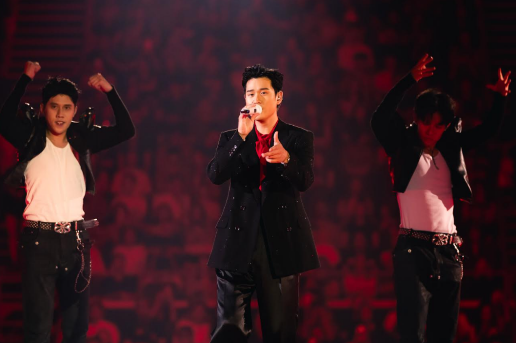 《Odyssey•Stars 旅程•星空》獅城炸裂開唱!周興哲四攻新加坡室內體育館 萬人小興星全場失控 15 %E8%9E%A2%E5%B9%95%E6%93%B7%E5%8F%96%E7%95%AB%E9%9D%A2 2026 04 16 204946 1024x680 1