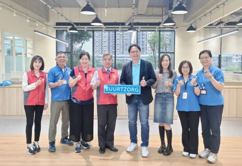 《圖說》新北市榮服處林振生處長(左4)拜會台灣居護(股) 張宏庠執行長(右4)，雙方就未來合作方向進行實地交流，左三榮服處總幹事吳曉慧。〈新北榮服處提供〉