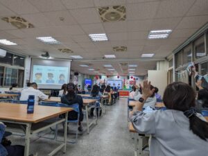 %E5%AE%B6%E9%95%B7%E8%B8%B4%E8%BA%8D%E7%99%BC%E8%A8%80%E6%8F%90%E5%95%8F%E5%B8%8C%E6%9C%9B%E9%80%8F%E9%81%8E%E7%8E%8B%E5%BF%83%E7%90%86%E5%B8%AB%E7%9A%84%E8%A7%A3%E6%83%91%E5%8C%96%E8%A7%A3%E7%AE%A1%E6%95%99%E5%AD%A9%E5%AD%90%E7%9A%84%E8%BF%B7%E6%83%98 300x225 1