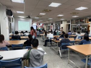 %E8%90%AC%E8%8F%AF%E5%B0%91%E8%BC%94%E7%B5%84%E5%AE%A3%E5%B0%8E%E6%96%B0%E8%88%88%E6%AF%92%E5%93%81%E8%AD%B0%E9%A1%8C%E5%AE%B6%E9%95%B7%E8%AA%8D%E7%9C%9F%E8%81%86%E8%81%BD%E5%8B%A4%E5%81%9A%E7%AD%86%E8%A8%98 300x225 1