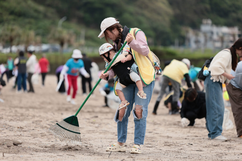 %E6%B0%91%E7%9C%BE%E6%B8%85%E7%90%86%E7%B4%B0%E7%A2%8E%E6%B5%B7%E5%BB%A2 1024x683 1