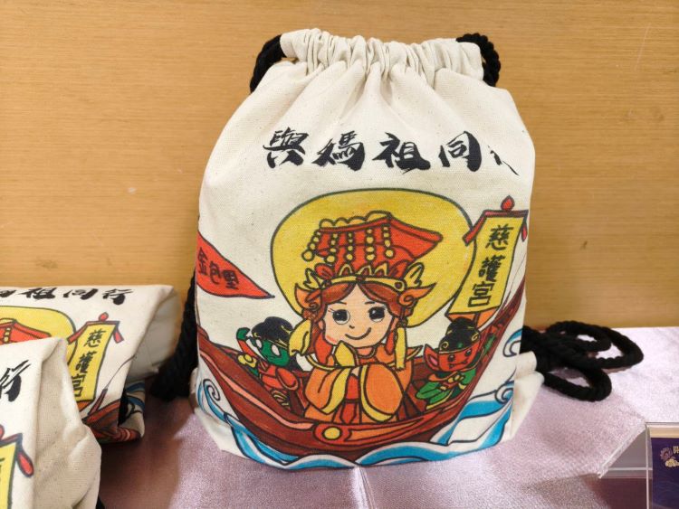 《圖說》特色文創品。〈記者葉柏成攝〉