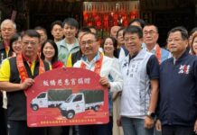 媽祖聖誕侯友宜走訪新北三宮廟祈福 板橋慈惠宮再捐新世代地震體驗車